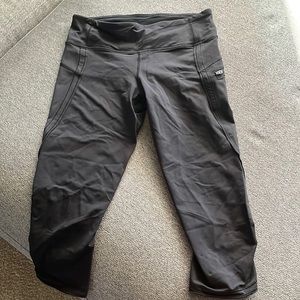 Lululemon capris size 4